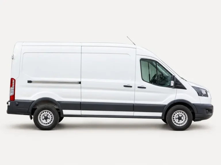 Furgoneta de carga Ford Transit de alquiler por días en Murcia